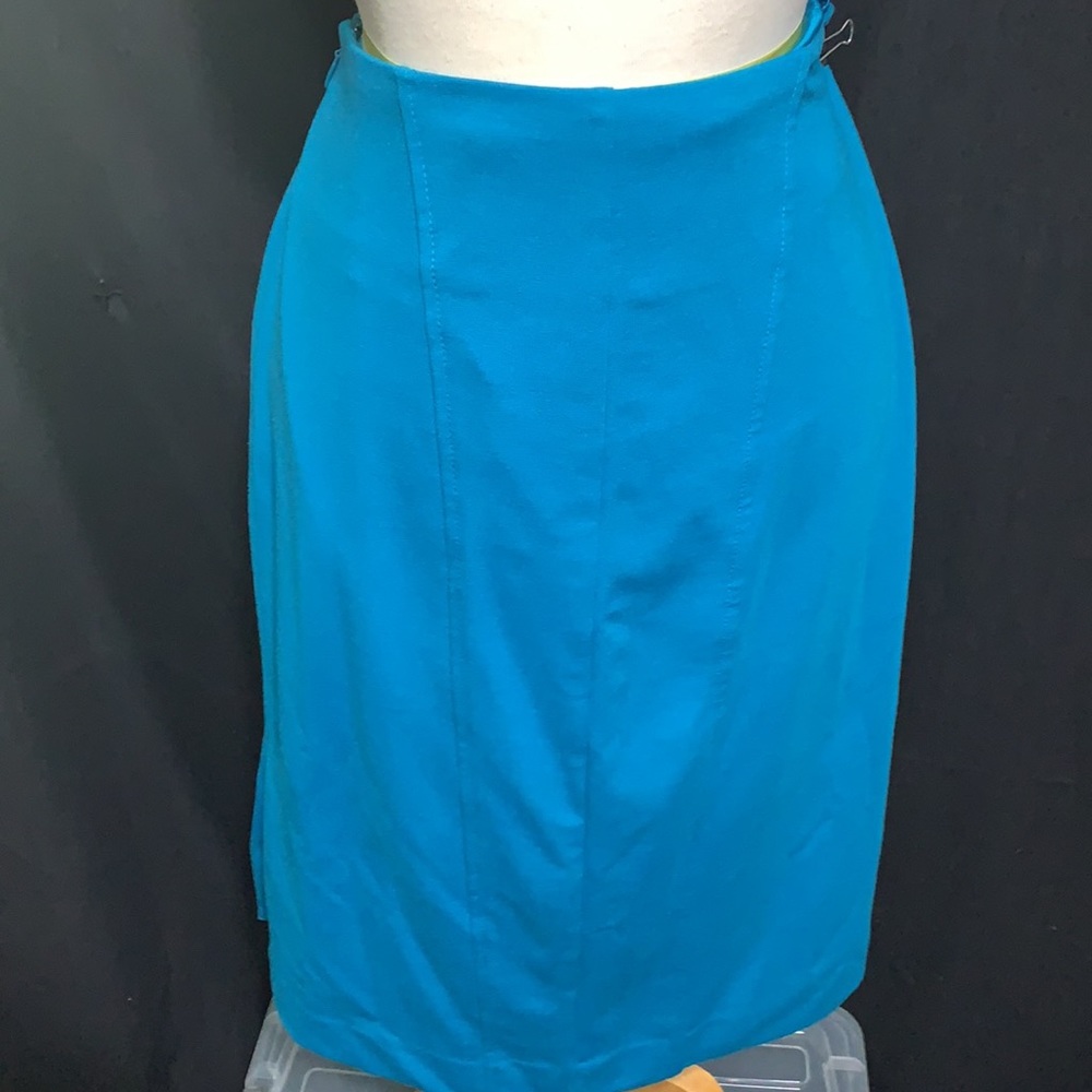 New York &Co skirt size 8 Teal Blue Color (USED)